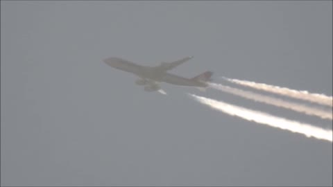 Zooming up to an Airliner