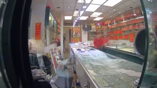 A mob of thieves rob a jewelry store in broad daylight in Oakland, California.