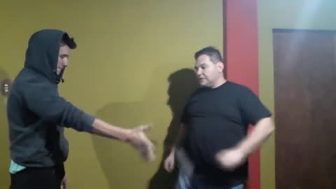 nuestro video gracioso de defensa personal . Gaspar y Javi uwu