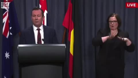 Talsmand for Australiens regeringen "bortset fra at gribe folk, holde dem nede og vaccinere dem"