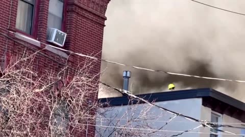 Firefighters battle large blaze in Philadelphia