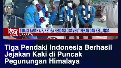 Tiga Pendaki Indonesia BerhasilJejakan Kaki di PuncakPegunungan Himalaya