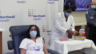 Una enfermera de Queens, la primera neoyorquina en recibir la vacuna