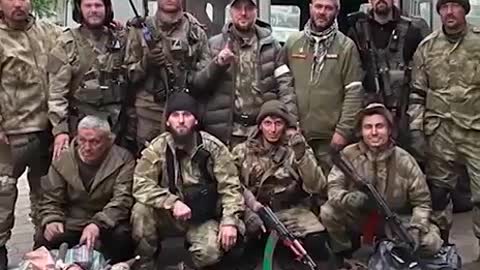 Ukraine War - 'Chechen' special forces showed weapons they captured