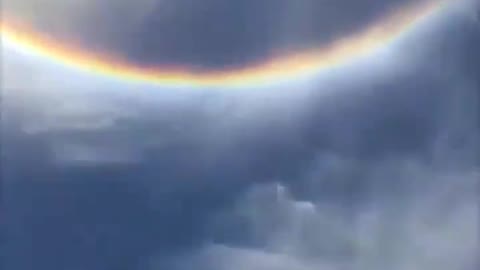 Ilusão de ótica com nuvens e cristais de gelo