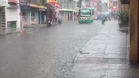 Fuerte aguacero cae sobre Bucaramanga la tarde de este miércoles