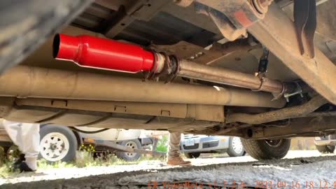 Automobile exhaust pipe repairing exhaust pipe