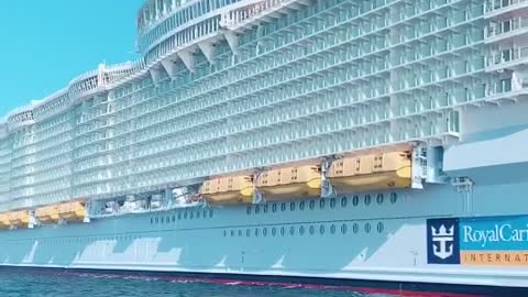 Take a look at the World's Largest Cruise Ship😱