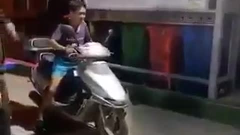 Accident while picking up a motorcycle😭😭😭