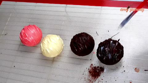 10 different flavour of hot chocolate bomb