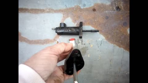Mercedes Benz W124 Maintenance - Change clutch slave cylinder DIY