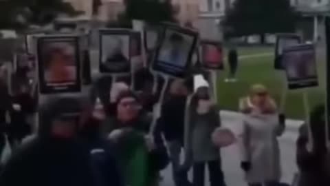 1000 ITALIANS SHOW VICTIMS OF COVID VACCINE IN A PROTEST