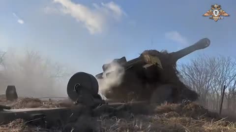Artillerymen from the DNR destroy Ukrainian military fortifications