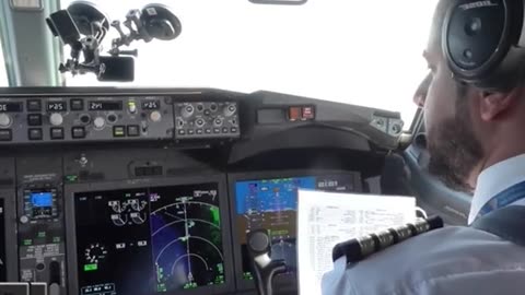 Oman Air Cockpit Boeing 737MAX Dubai 787 Munich