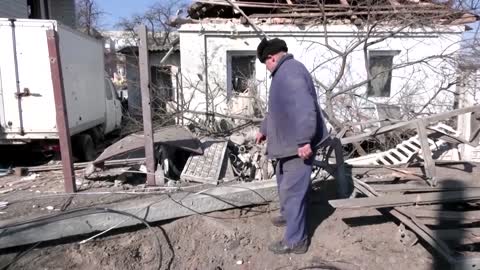 Elderly Ukrainian couple vows to stay amid Russian shelling