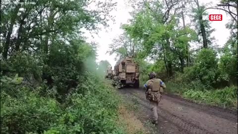 ATTACK FOOTAGE!! Ukrainian 24th Brigade drone destroy Russian T-90 tank and kills 5 army in Bakhmut