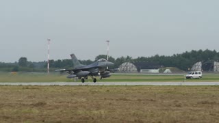 US AIR FORCE F-16 TAKE-OFF AND LANDING