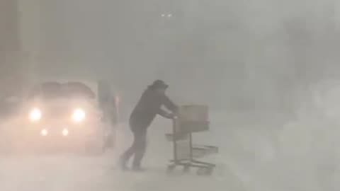 Record snowstorm hits the United States! Watch as the huge storm freezes several states