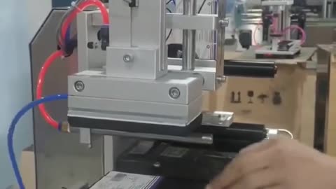 Revolutionary Labeling Machine - Simplify Your Packaging!