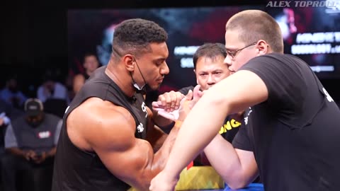 SCHOOLBOY VS LARRY WHEELS | ARM WRESTLING SUPER MATCH 2021