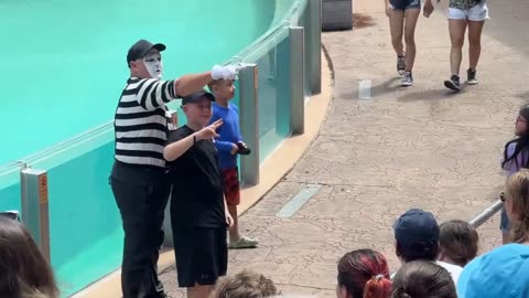 Laugh Out Loud with Tom the Mime at Seaworld