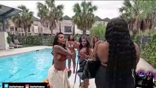 Its KiannaJay The NEW Girl “BEEFED” 🥊 up with Holly 👀 and it Got Real BADDIES IN THE WORLD reaction