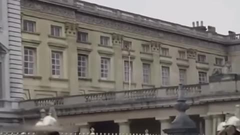 Naked Boy Tries To Escape From Buckingham Palace, Falls To His Death-So We Are Told
