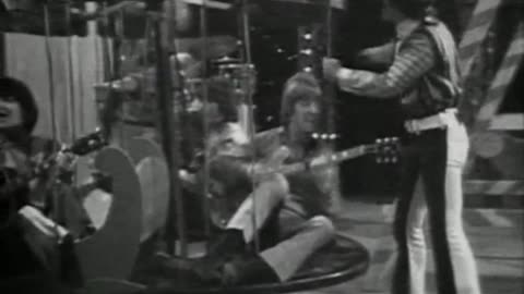 Dave, Dee, Dozy, Beaky, Mick & Tich - Hold Tight = Music Video 1965