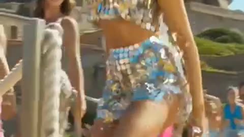 Deepika Padukone hot dancing shots. heroine with Indian