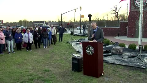 "We are bewildered": Mourners pray in Nashville