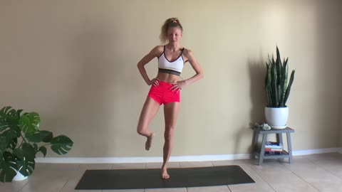 5 MIN STRETCH: HIPS | Nina Elise Yoga & Fitness