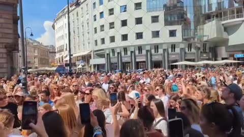 Swifties singing and trading friendship bracelets at Cornelia street in Vienna.