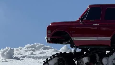 "Conquer the Winter Wonderland: Epic RC Truck Adventures in the Snow!"