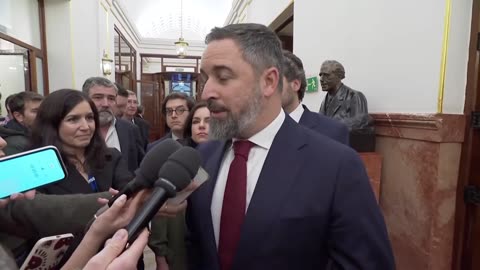 Abascal: "Sánchez nos denuncia ante Sánchez (la Fiscalía)"