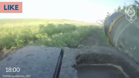 Shocking video from Ukraine:Ukrainian soldier destroys Russian armored car with FGM-148 Javelin