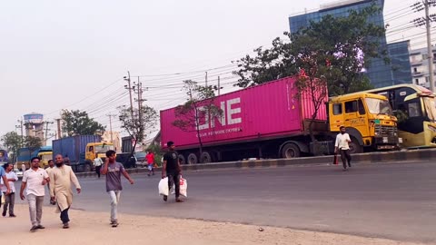 Shyamoli bus very speed overtake another bus