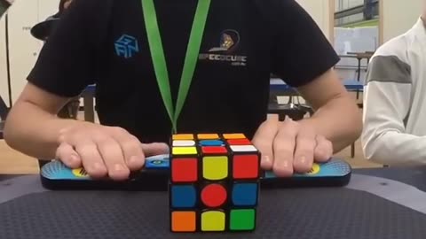 child solving rubix cube..fast solving.😱😱