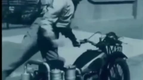 ⏳ Motocicletta alimentata a carbone sviluppata negli anni '40.