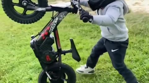 3 years old - bike tricks
