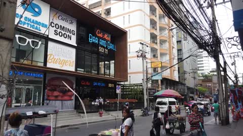 Walking in BANGKOK / Thailand 🇹🇭- Sukhumvit Road - 4K 60fps (UHD)