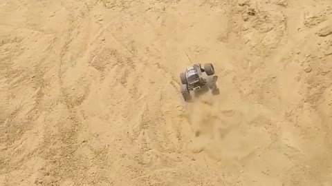 Traxxas Gravedigger massive airtime & near fail landing