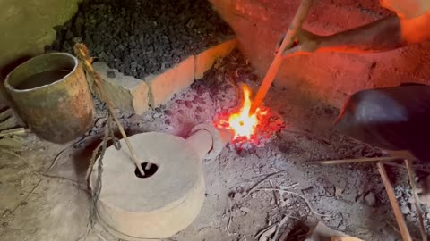 Primitive Technology Decarburization of iron and forging