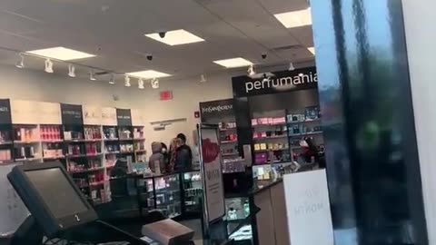 Epic: Shoppers Thwart Shoplifters by Holding Them Inside Store