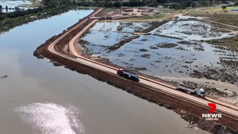 River Murray flooding forecast worsens with more shacks in danger