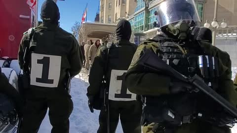 Unidentified militia being deployed on PEACEFUL protesters in Ottawa 🇨🇦 - Thurs, Feb 17th 2022
