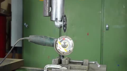 Brutal Angle Grinder Fight with Hydraulic Press