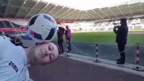 VIDEO: Mourinho knocks football off freestyler's head