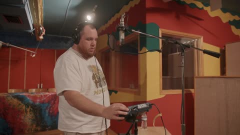 Luke Combs - Love You Anyway (Official Studio Video)