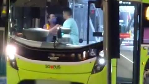 Mercedes driver shouts & throws bus captain's phone ഗ。