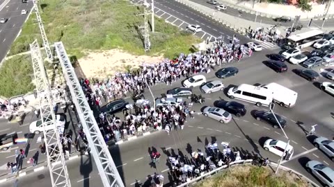 Protesters against Israel's judicial overhaul block roads